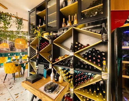 Cave à vins et cuisine du restaurant A Casa Mia